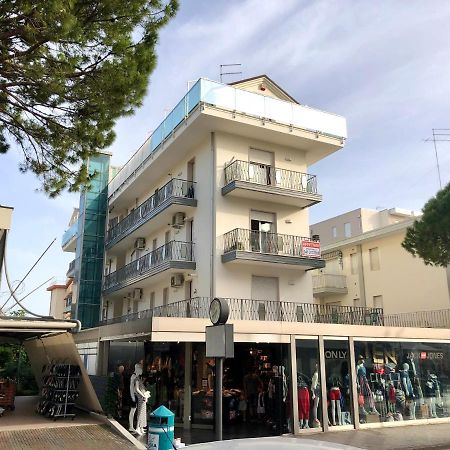 Appartamenti Cristina Carraro Immobiliare - Family Apartments リド・ディ・イエゾロ エクステリア 写真