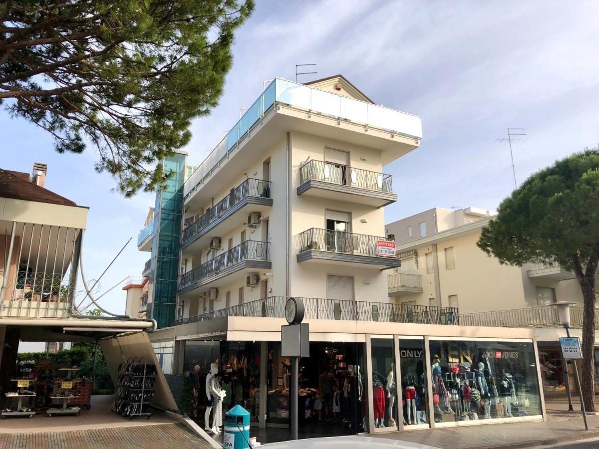 Appartamenti Cristina Carraro Immobiliare - Family Apartments リド・ディ・イエゾロ エクステリア 写真